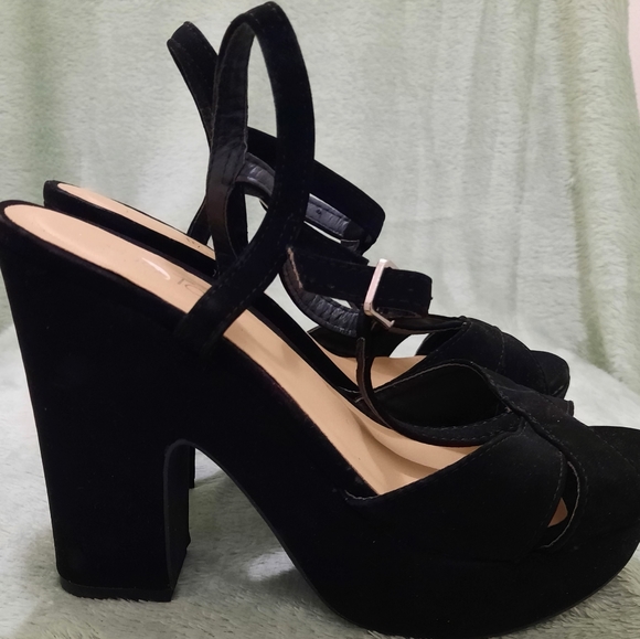 Bix Heel Sandals - Picture 2 of 4